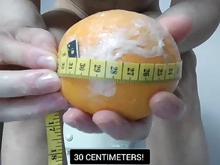 A big grapefruit of 30 centimeters